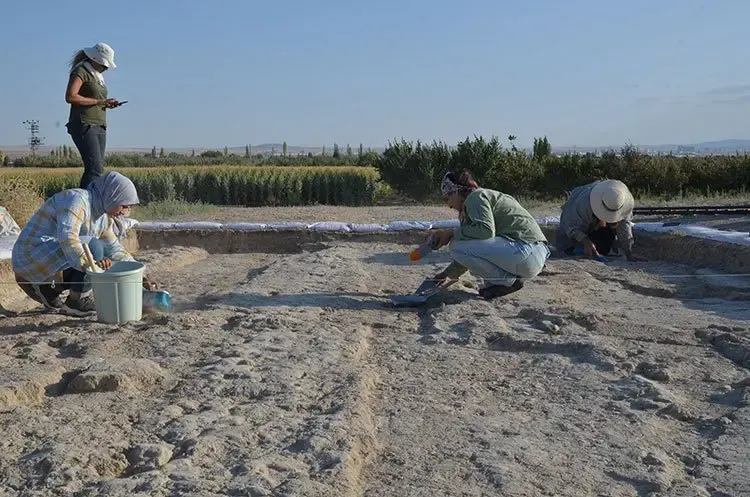 Canhasan Höyükleri Kazılarında Heyecan Verici Bulgular: Çatalhöyük’ten Daha Eski İzler Ortaya Çıkıyor — fotoğraf 2