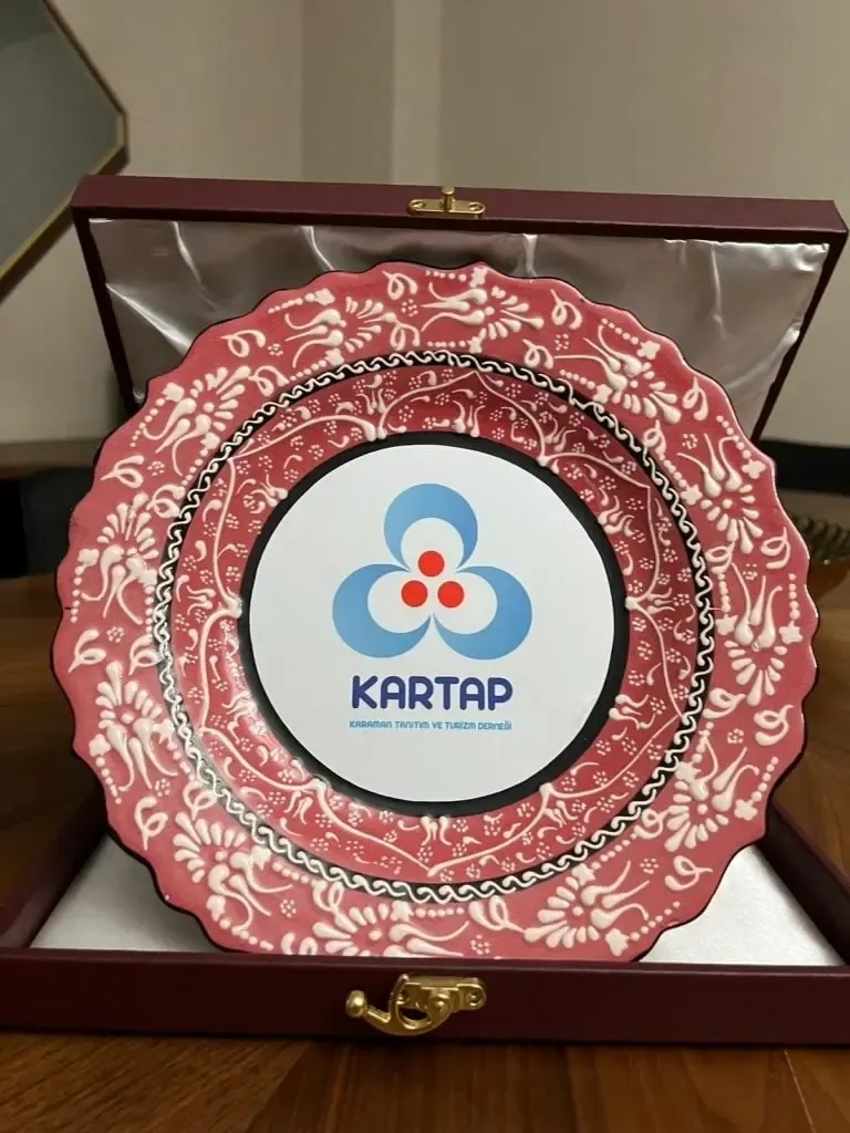 KARTAP’tan Celalettin Ölmez’e Vefa Plaketi: Karaman Tanıtımına Katkılarından Dolayı Teşekkür — fotoğraf 1